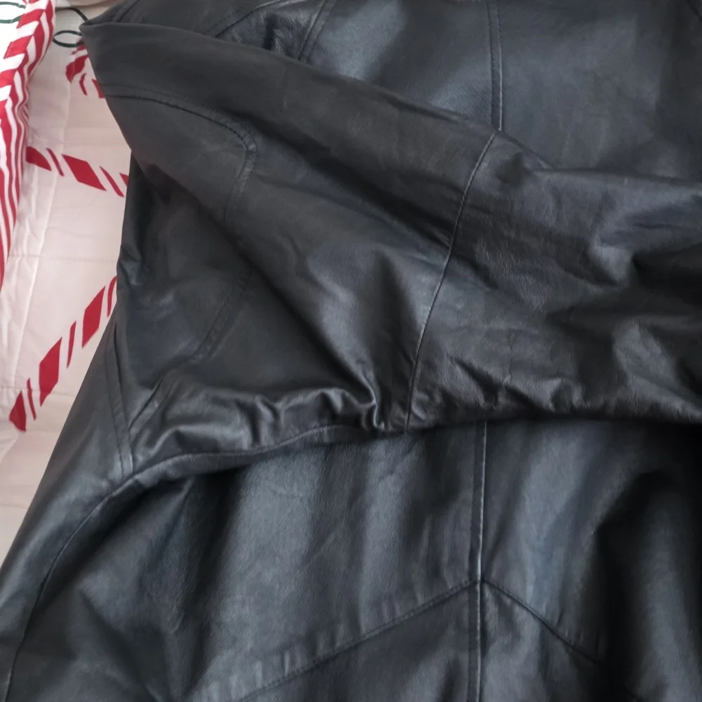 Women's Black 100% Leather Coat with Faux Fur Collar - Picture 8 of 8